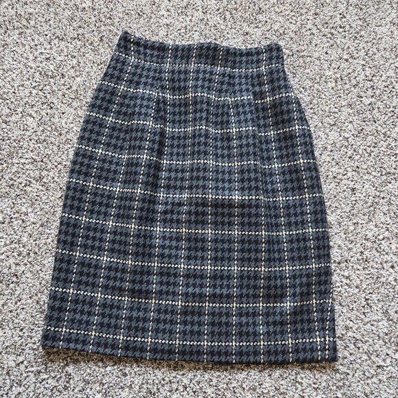 Gianni Dresses & Skirts - Vintage GIANNI Pencil Skirt Size 8 100% Wool Made in USA Black Gray Houndstooth
